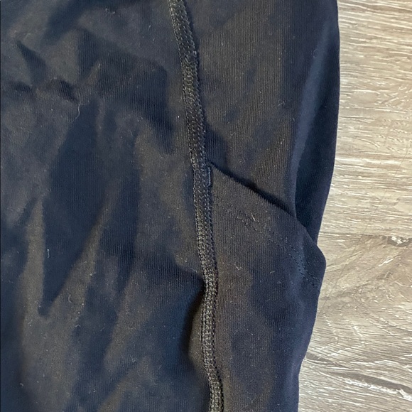 Black Cropped Athletic Leggings with Pockets - Picture 4 of 6